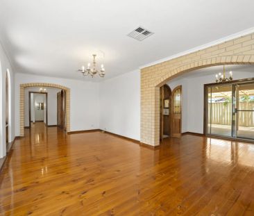 Beautiful Family Home with Solar System - Photo 4