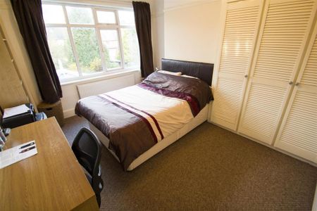 4 bedroom semi-detached house to rent - Photo 5