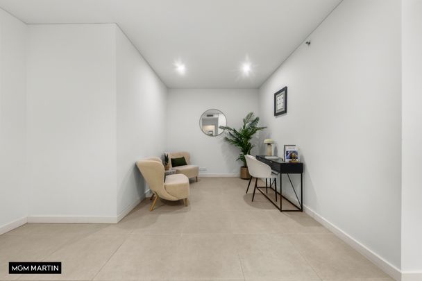 MGM MARTIN – OVERSIZED ONE BEDROOM + STUDY APARTMENT - Photo 1