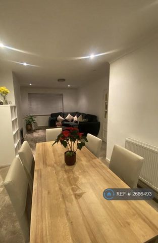 1 bedroom in a house share to rent - Photo 2