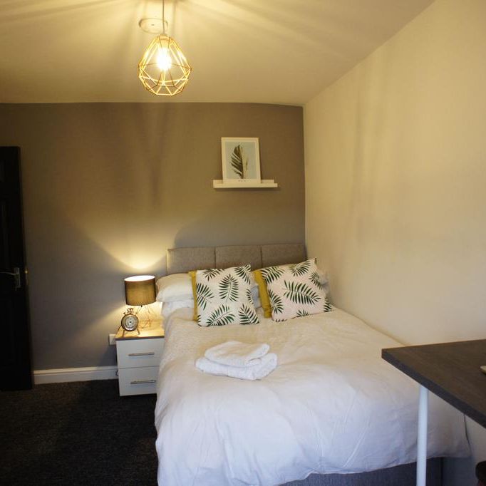 1 bedroom in a house share to rent - Photo 1