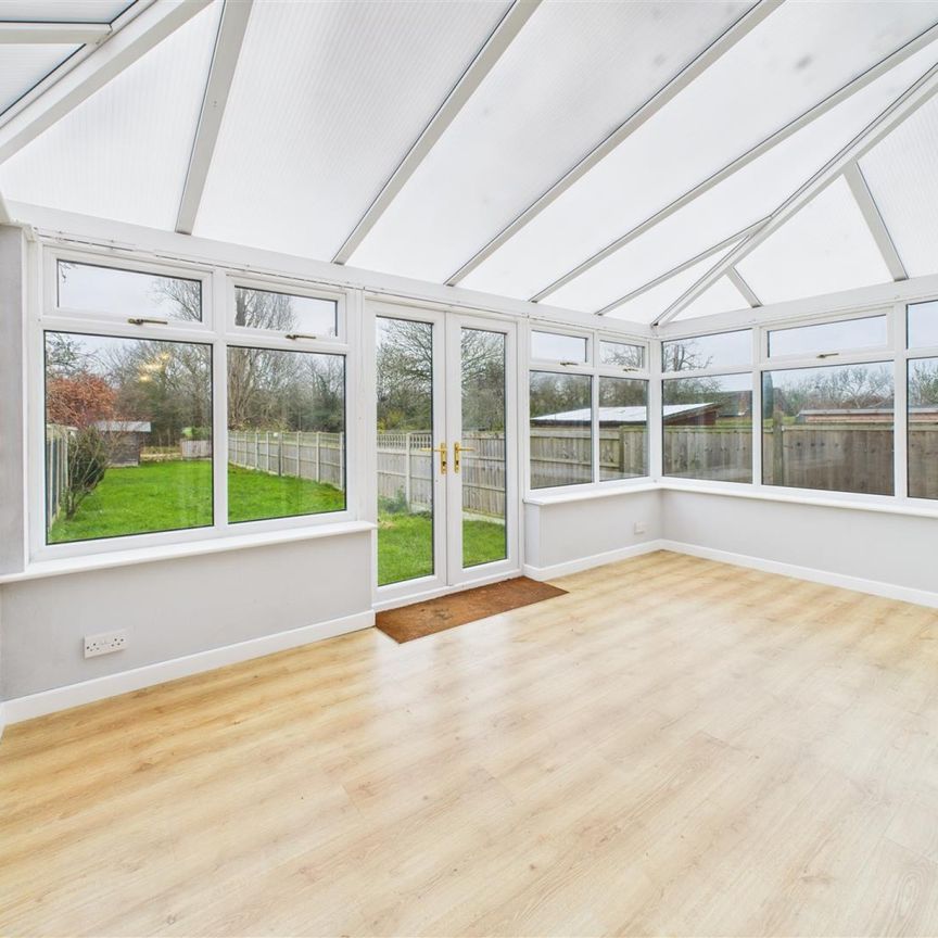 3 bedroom Semi-detached house to rent - Photo 1