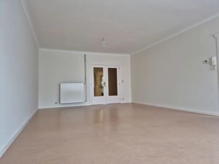 Ruim appartement in het centrum met 2 slaapkamers. - Photo 2