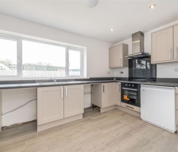 2 bed Bungalow To Let - Photo 3