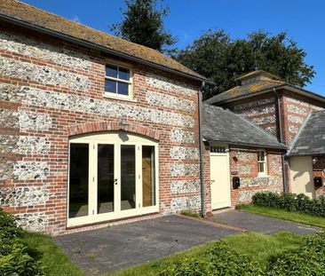 2 bedroom character property to rent - Photo 1