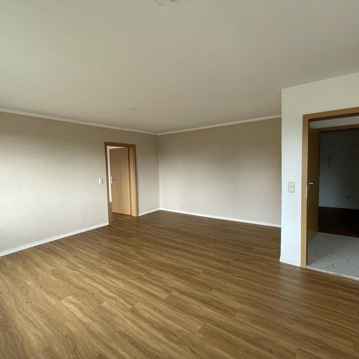 Großzügige Fünf-Raum-Wohnung mit Balkon und Loggia in Gotha! - Foto 1