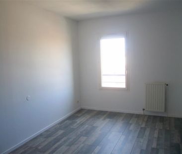 Location Appartement 5 pièces 101m² ROMANS SUR ISERE 26100 - Photo 2
