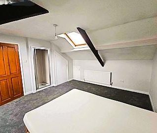 4 bedroom flat to rent - Photo 2