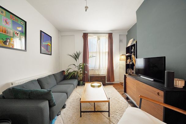 2 Bed Terraced House, Durrant Street, E2 - Photo 1