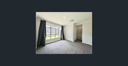 Low-Maintenance Modern Family Home with 5kW Solar Panel - Photo 5