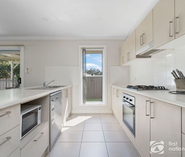 3 BEDROOM 2 BATHROOM FULLY FURNISHED HOME - Photo 5