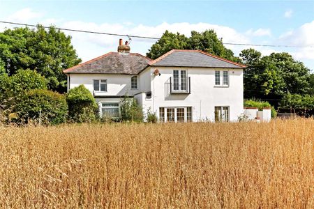 Nestled in the idyllic countryside of Nettlebed, this cottage is a charming and beautifully presented period property with stunning views of the countryside. - Photo 3