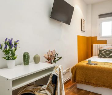 Room in a shared 6-bedroom apartment for rent in Sant Gervasi Galvany - Photo 1