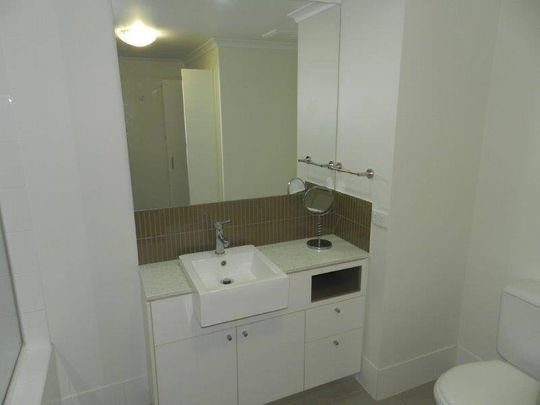 Self-Contained CBD Apartment - Photo 1