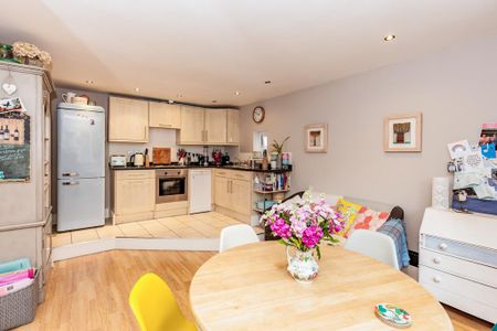 2 bedroom end of terrace house to rent - Photo 4