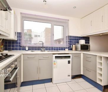 4 bedroom terraced house to rent - Photo 3