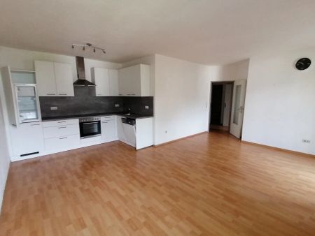 Freundliche 2-Zimmer-Wohnung mit möblierter Küche und Balkon in guter Wohnlage in Obernberg - Foto 5