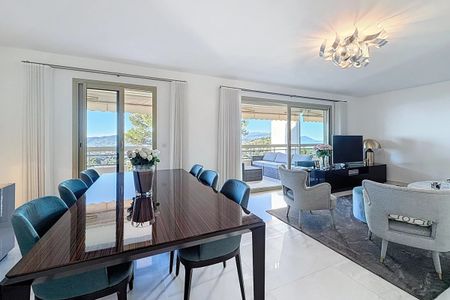 Superbe appartement de 4 pièces rénové avec vue mer - Photo 2