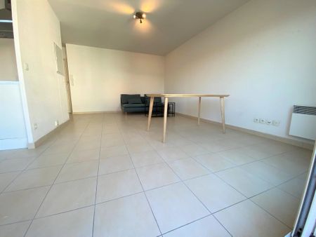 Appartement 2 pièces 46m2 MARSEILLE 8EME 1 014 euros - Photo 2