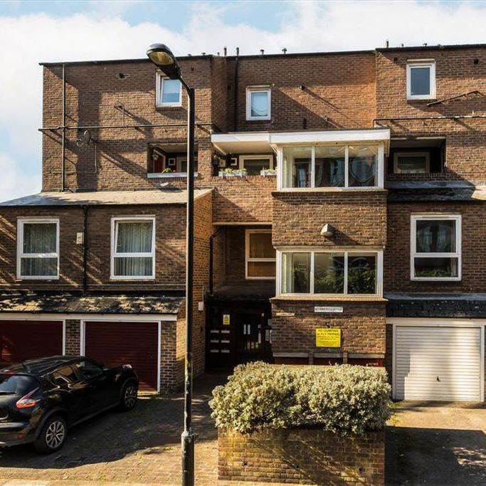 4 bedroom flat to rent - Photo 1