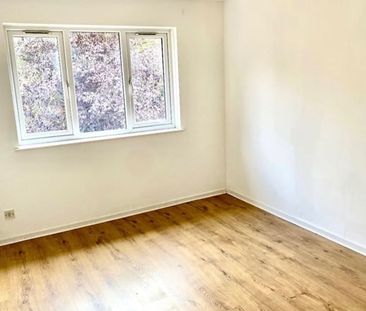 1 Bed Flat, Boultwood Road, E6 - Photo 2