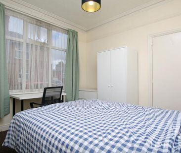 4 bedroom terraced house to rent - Photo 3