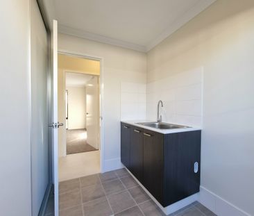 Brand-New Modern Luxury Home for Lease - Photo 3