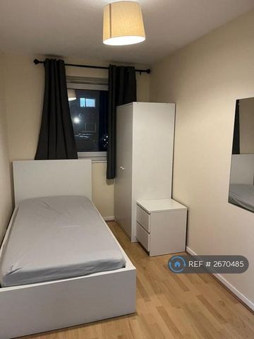 1 bedroom in a house share to rent - Photo 2