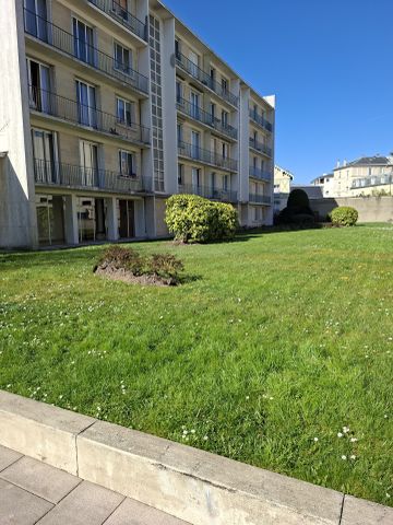 Location Appartement 3 pièces 83m² ST GERMAIN EN LAYE 78100 - Photo 3