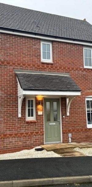 3 bedroom semi-detached house to rent - Photo 2