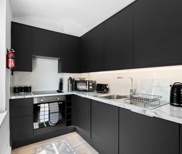1 Bed Flat, Short Term Lets, BN1 - Photo 1