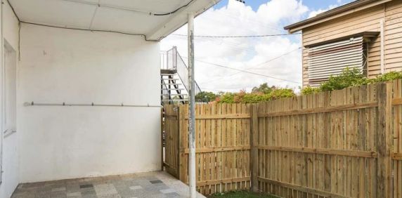 For Lease: 4/14 Thackeray Street, Norman Park - Photo 2