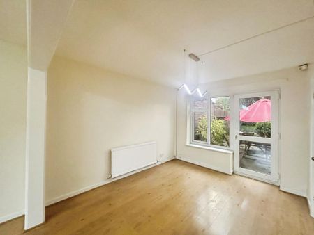 3 bedroom semi-detached house to rent - Photo 4