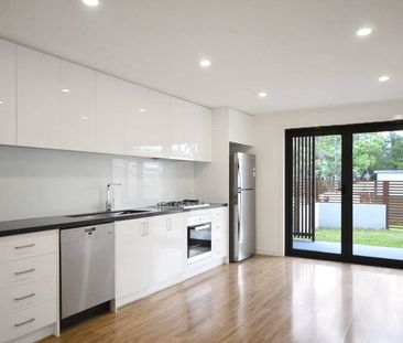 Spacious Ground-Level Apartment for Lease (3D Virtual tour available) – 1/1116 Burke Road, Balwyn North - Photo 1