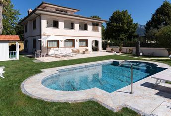 via Pietro neni, 7, Forte dei Marmi, Tuscany 55042