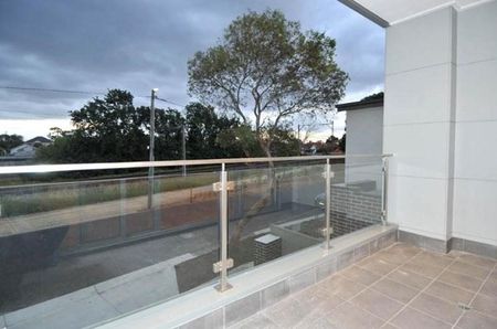 1/2H Gilmour Street, Coburg VIC 3058 - Photo 4