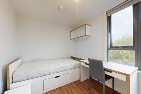 1 bedroom in a flat share to rent - Photo 2