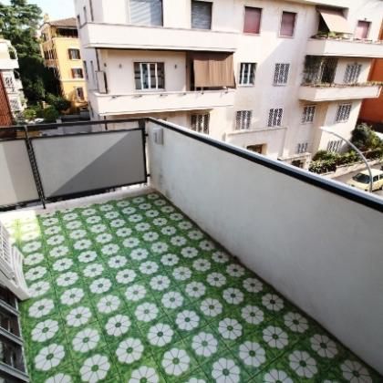 Aventino-S.Saba: Brand new 3 Bedroom, 3 bath, spacious triple living-dining room, modern kitchen, large balconies. Air conditioning, alarm, lots of natural light, located on quiet tree lined street walking distance to all services, metro, FAO. Ref 2057 - Photo 2