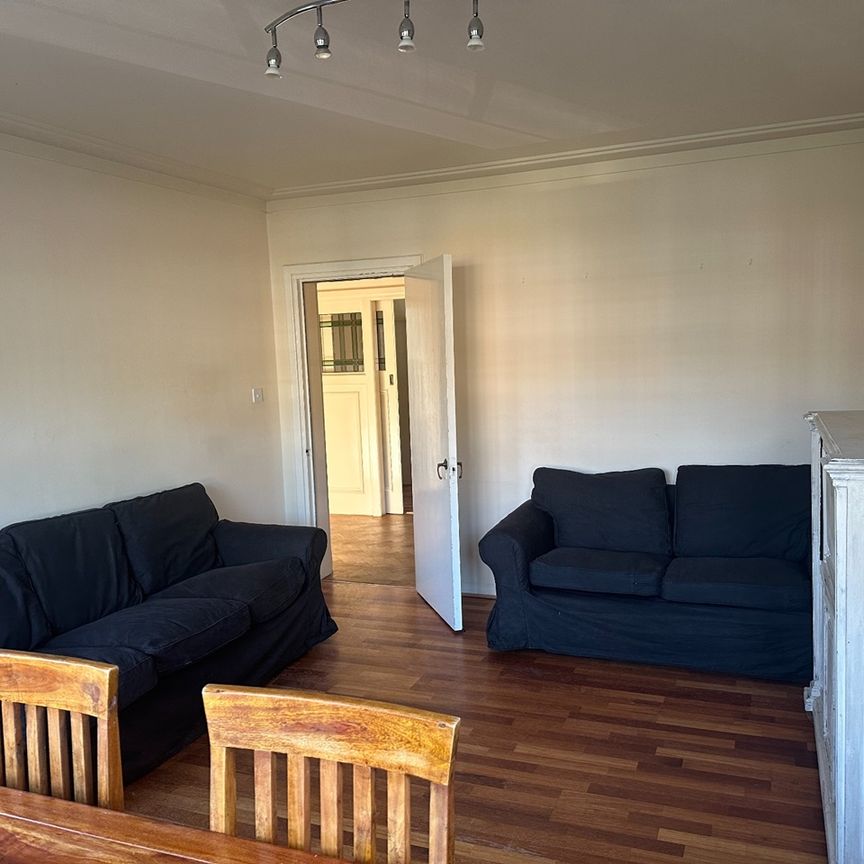 3 Bed Flat, Roehampton Close, SW15 - Photo 1