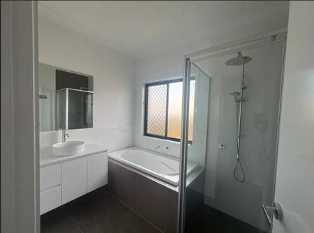 14 Cicely Circuit, Greenbank - Photo 4