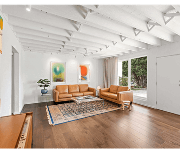 Beautiful Spacious 5 Bedroom Home. - Photo 4