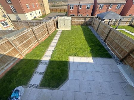 4 bedroom semi-detached house to rent - Photo 2