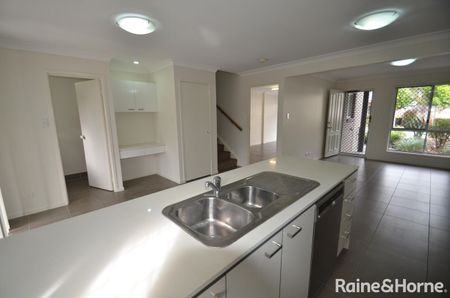 Lovely 3 Bed Townhouse For Rent - Photo 4