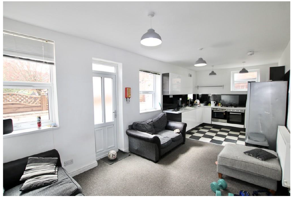 West Parade, Lincoln - Spacious Student House - Photo 1