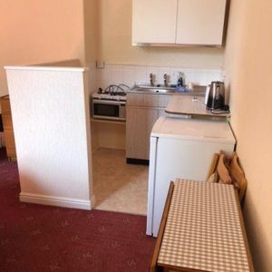 1 bed Studio - To Let - Photo 2