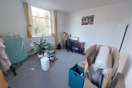 Grosvenor Square - Photo 4