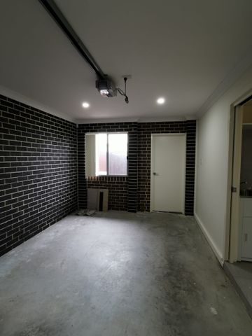 BEAUTIFUL FAMILY HOME - Photo 2