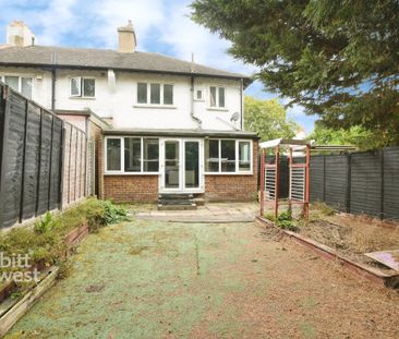 3 bedroom semi-detached villa to rent - Photo 1