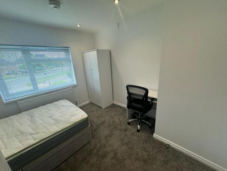 5 bedroom semi-detached house to rent - Photo 5