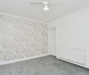3 bedroom end of terrace house to rent - Photo 4